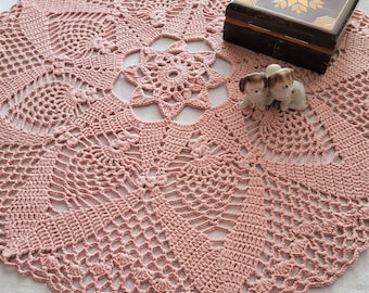 手作りかぎ針編みのローズドイリー：12インチの花のセンターピース