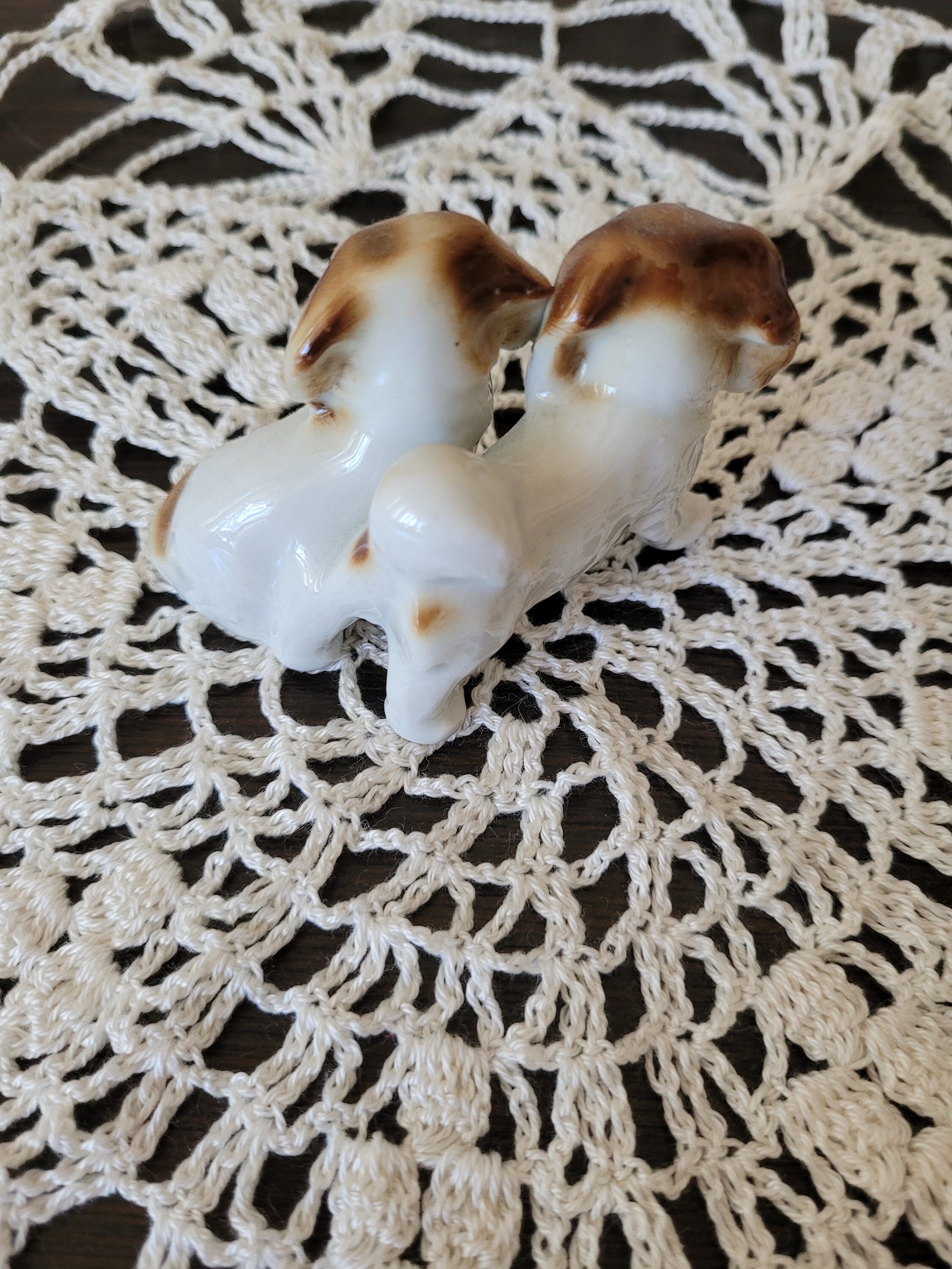ヴィンテージ磁器製2匹の犬の置物：コレクター向け装飾品 - Etsy 日本