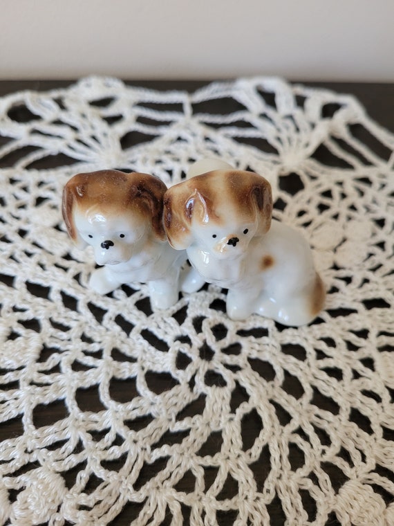 ヴィンテージ磁器製2匹の犬の置物：コレクター向け装飾品 - Etsy 日本