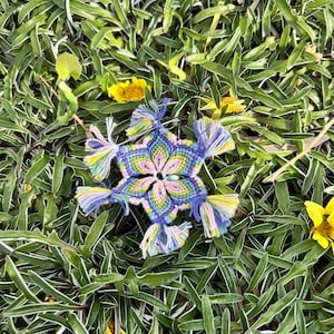 Chaveiro floral feito à mão com mandala