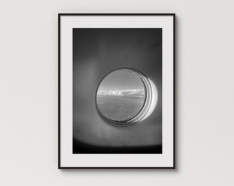 Fotografie Boeing Window Mountain View: minimalistische zwart-witafdruk (digitale download)