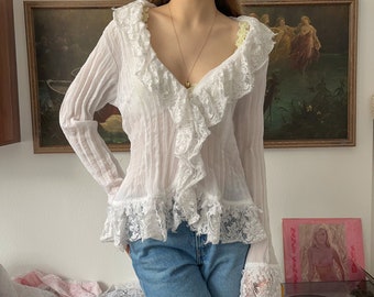 Vintage 90s Y2K white pleated lace blouse with ruffles