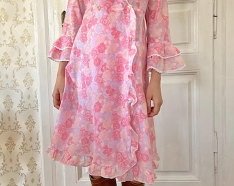 Vintage 1970s pink pastel floral double breasted ruffle robe, peignoir, hostess gown