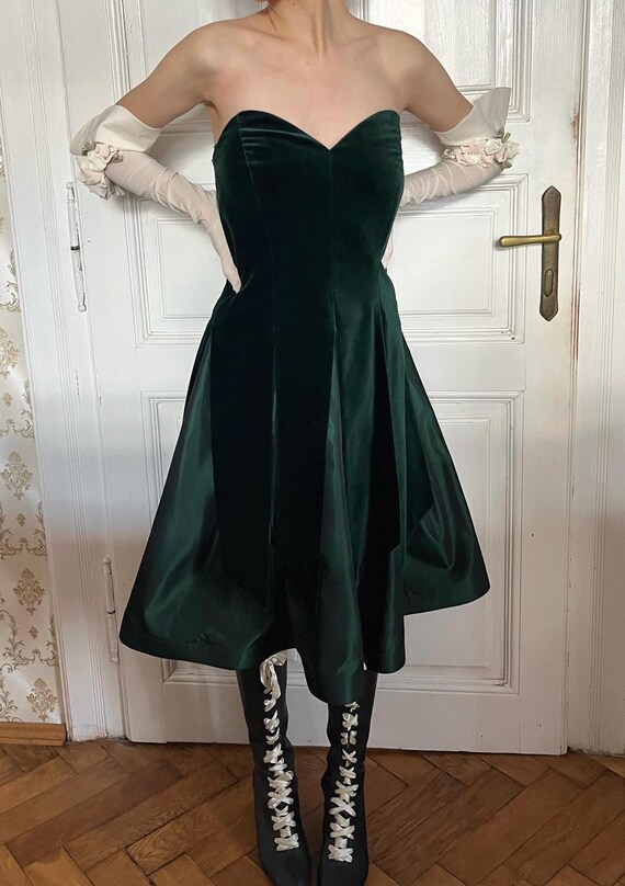 Vintage 1980s emerald green velvet & taffeta corset bodice sweetheart neckline strapless evening gown, cocktail dress, prom dress
