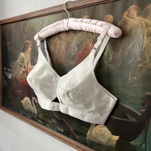 1950s vintage style white satin bullet bra, circle stitch bra, conical bra (38D US/ 85D EU)