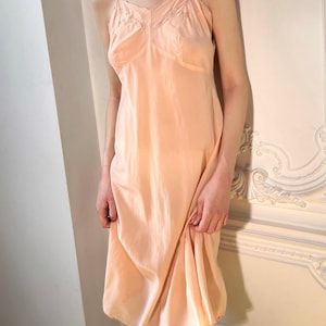 Antique 1940s peach pink pure silk crêpe hand embroidered bias cut slip dress, nightgown