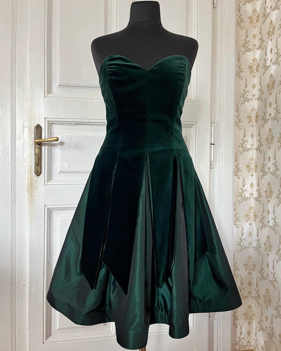 Vintage 1980s Emerald Green Velvet & Taffeta Corset Bodice Sweetheart Neckline Strapless Evening Gown, Cocktail Dress, Prom Dress
