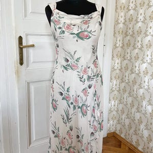 Jaren 90 jaren 2000 Y2K zijden bias-cut witte bloemen avond cocktailjurk