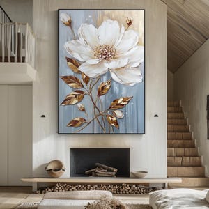 Elegant Gold White Floral Oil Painting, Textured Flower Art with Gold Detailing, Modern Botanical Wall Décor, Stylish Bloom for Living Room