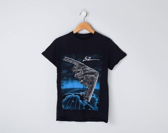 Camiseta gráfica vintage del avión B-2 Spirit de 1991, gráficos en la parte delantera y trasera, fuerza aérea, ejército, talla S para hombre