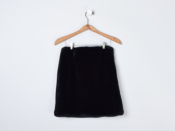 Minigonna vintage in pelliccia sintetica nera y2k emo, gotico