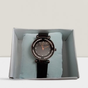 Stylish Leather Strap Women Wrist Watch | Women Wrist Watch with Leather Strap, Elegant Timekeeper, Modern Classic Watch, Sophisticated Gift