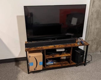 Unidad de TV industrial, soporte de TV rústico, mesa baja de TV para sala de estar, mesa baja HiFi con patas de metal, gabinete HiFi industrial, consola baja marrón oscuro
