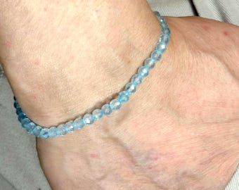 Pulsera elástica minimalista con cuentas de topacio azul cielo / Calidad 3A / Piedra preciosa natural facetada genuina de 4 mm / Hecha a mano por encargo