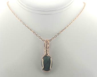 RISERVATO PER MIA - - Ciondolo con filo di smeraldo avvolto / Realizzato in oro rosa 14 carati / Fatto a mano