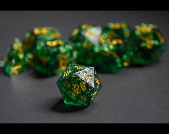 Floco verde esmeralda/dourado | Dados poliédricos | DnD | Conjunto de dados de RPG | Conjunto de dados de 8 peças | Resina Artesanal