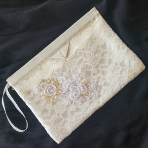 Cartera de mano forrada para novia o formal, satén, encaje y abalorios, elegante bolso a presión con correa para la muñeca