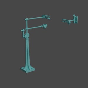 Pode incluir: Um modelo de sinal de trem de metal azul-verde com uma base, um braço e uma pequena luz na ponta do braço.
