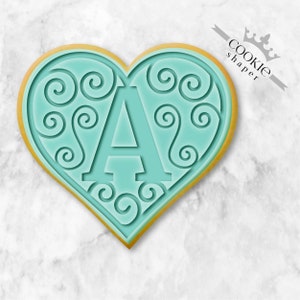 Grabador de sellos de galletas de letras personalizadas y cortador de galletas / Cartas personalizadas en un corazón