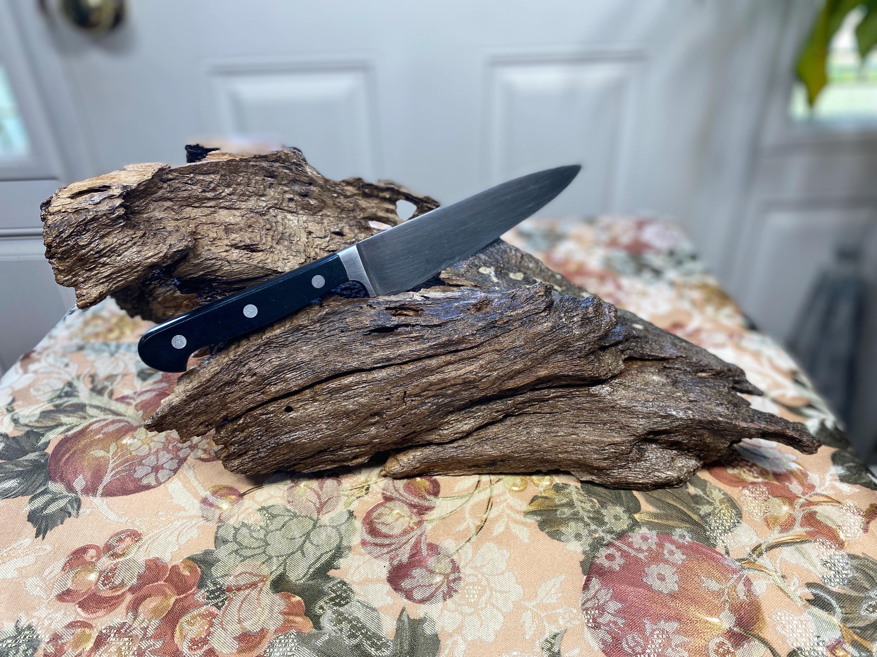 Rustic Wood Chef's Knife Display Stand: Reclaimed Tree Stump Art