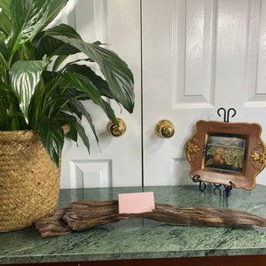 Espositore per biglietti da visita in legno, regalo aziendale per dirigenti, espositore per gioielli rustico, accessori da scrivania rustici, accenti in legno di deriva, porta biglietti da visita multipli