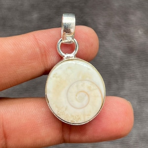 Colgante Ojo de Shiva hecho a mano: Collar redondo de concha de plata de ley 925