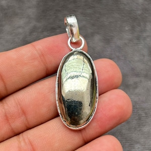 Colgante de pirita apache hecho a mano: collar ovalado de plata de ley 925