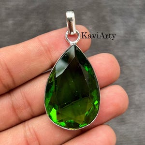 Colgante de peridoto en forma de pera hecho a mano: Joyería de piedras preciosas en plata de ley 925