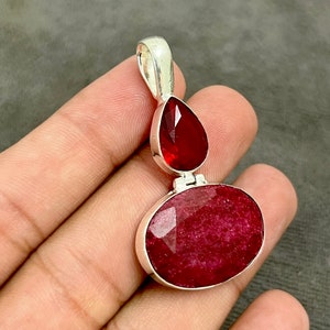 Handmade Kashmir Ruby 925 Sterling Silver Pendant: Oval Gemstone