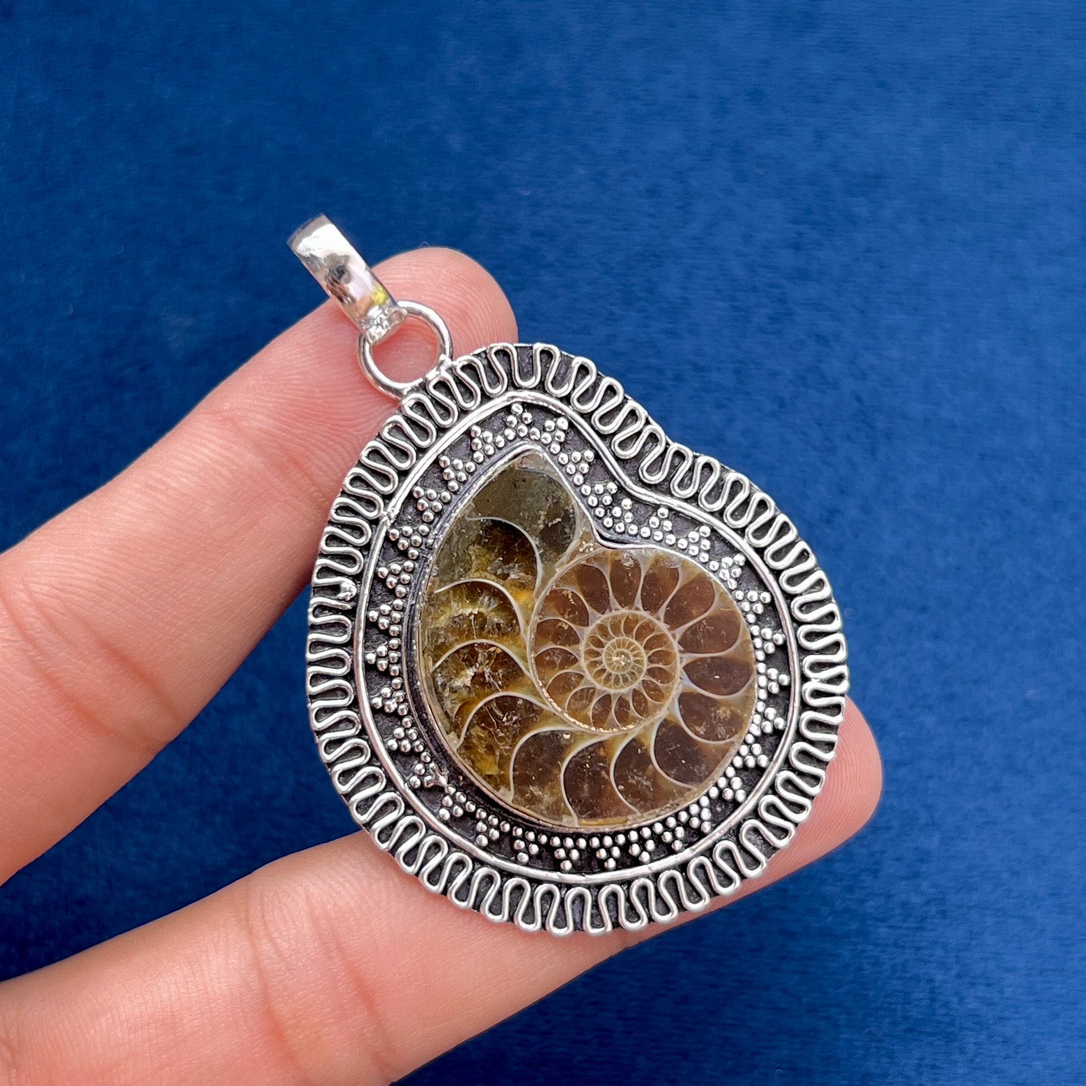 アンモナイトの手作りシルバーペンダント アンモナイトの手作りシルバーペンダント 手作りのスターリング
