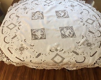ANTIQUE TABLECLOTH in White Linen Embellished with Four Mythical Creatures in Filet Lace 50-Inches Diameter Cutwork, Embroidery Bobbin Lace
