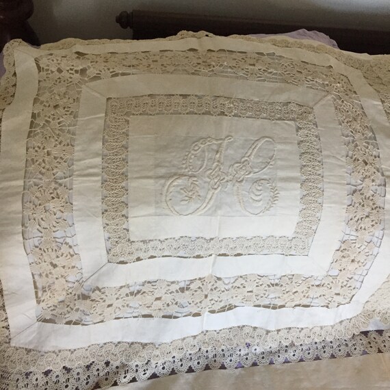 アンティークレースベッドカバーセット：刺繍のイニシャル、手縫い