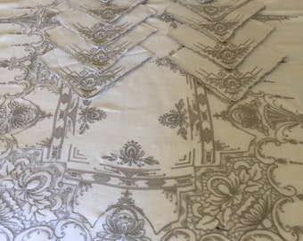 Antik broderad linneduk med servetter: Taupe blommigt handarbete, ca 1940