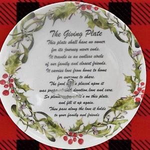 GIVING PLATE Single Tier Christmas Holly Berry Design New Melamine Plate Pass It On Cookie Tray Cupcake Platter Hostess Gift Party Food Dish