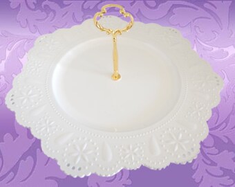 One Tier Serving Platter White Plastic Reticulated Scalloped Edge Cottage Shabby Molded Plastic Vanity Dessert Buffet Entertaining Tray