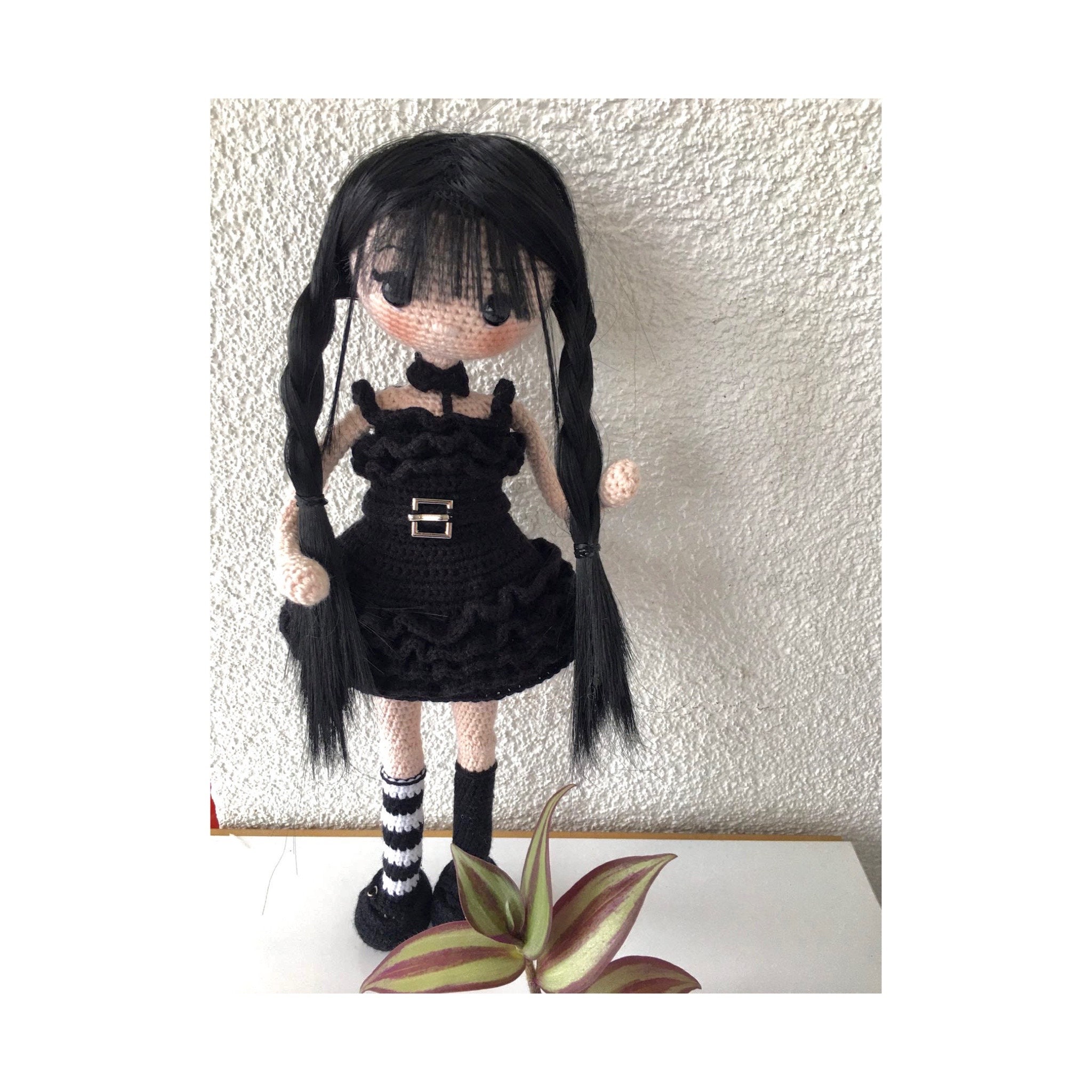 Mercoledì Addams Amigurumi Bambola, fatto a mano uncinetto Mercoledì Addams  Doll regalo, bambola, regalo per lei, amigurumi bambola, giocattolo per  bambini -  Italia