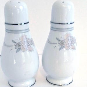 Noritake Saddlebrook salt and pepper shaker