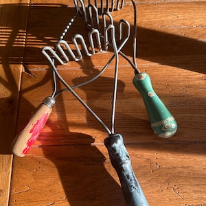 Schiacciapatate vintage, cucina vintage, arredamento da cucina vintage, utensili vintage, schiacciapatate, cucina, utensile,