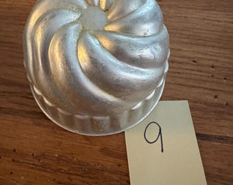 Metal Mold Vintage