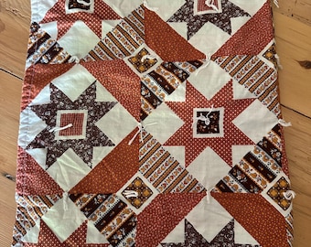 Braune und Creme Vintage Quilt
