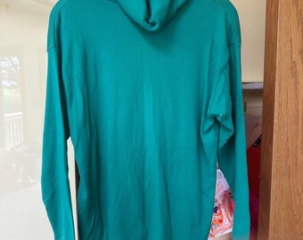 Blusa feminina vintage de gola alta azul-petróleo