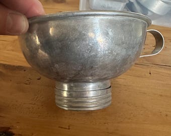 Embudo de metal, utensilio de cocina vintage