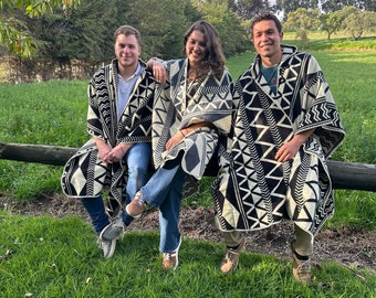 Oversized Black Andean Poncho: Ecuadorian Crafted Menswear