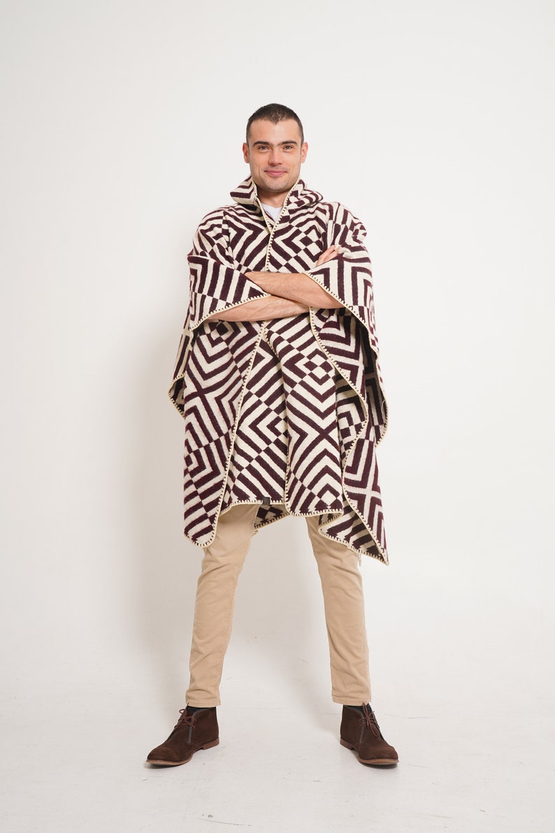 Poncho With Hood, Andean, Chunky. Hooded Poncho Raymi Red Wine