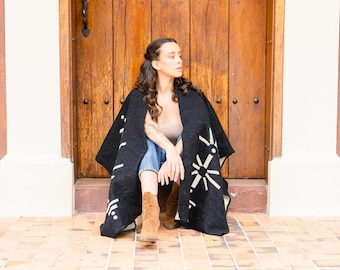 Andean Poncho: Reversible Ecuadorian Style