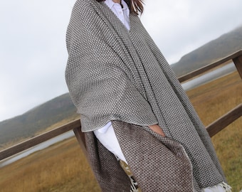 Handmade Wool Poncho Blanket: Andean Uptown Design