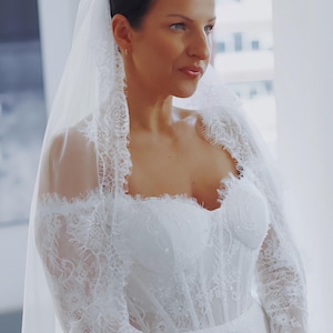 Chantilly Lace Wedding Veil: Tulle Bridal Mantilla, Cathedral Length