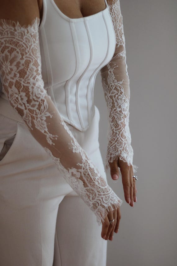 Ivory Chantilly Lace Bridal Sleeves: Detachable Fingerless Wedding Gloves