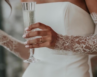Ivory Chantilly Lace Bridal Sleeves: Detachable Fingerless Wedding Gloves