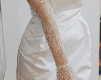 Chantilly Lace Bridal Sleeves: Detachable Fingerless Wedding Gloves